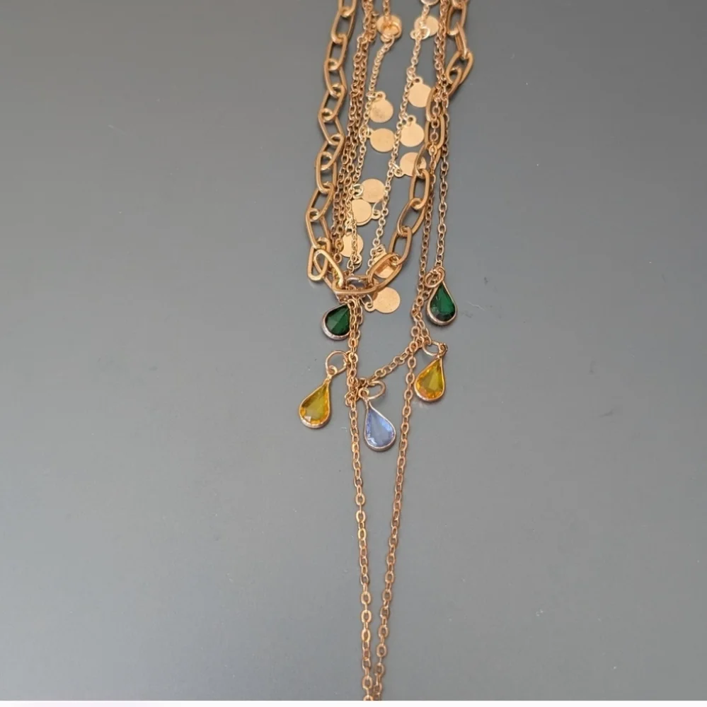 Elegant Triple-Strand Necklace in Coppery Metal with Crystal Teardrops